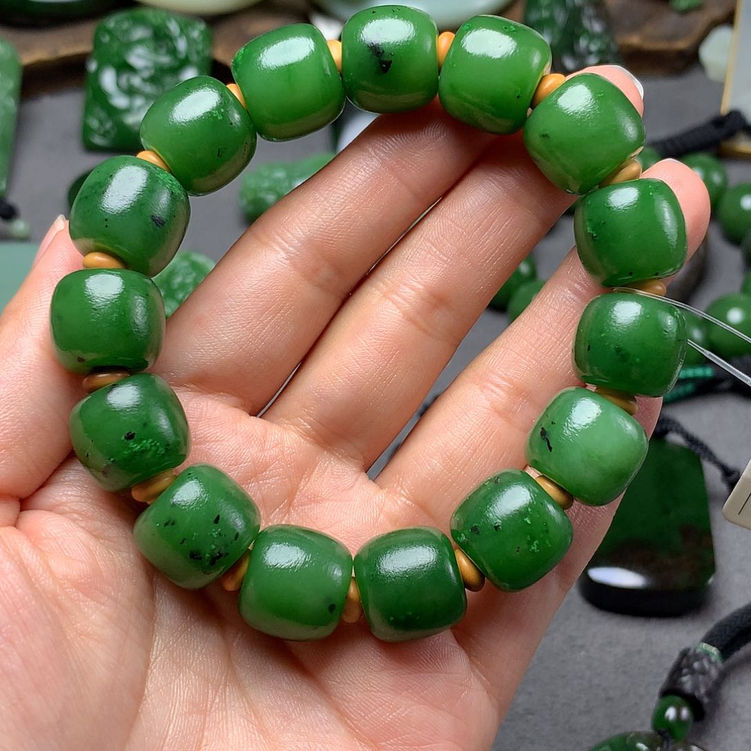 和田玉颈饰未镶嵌手串