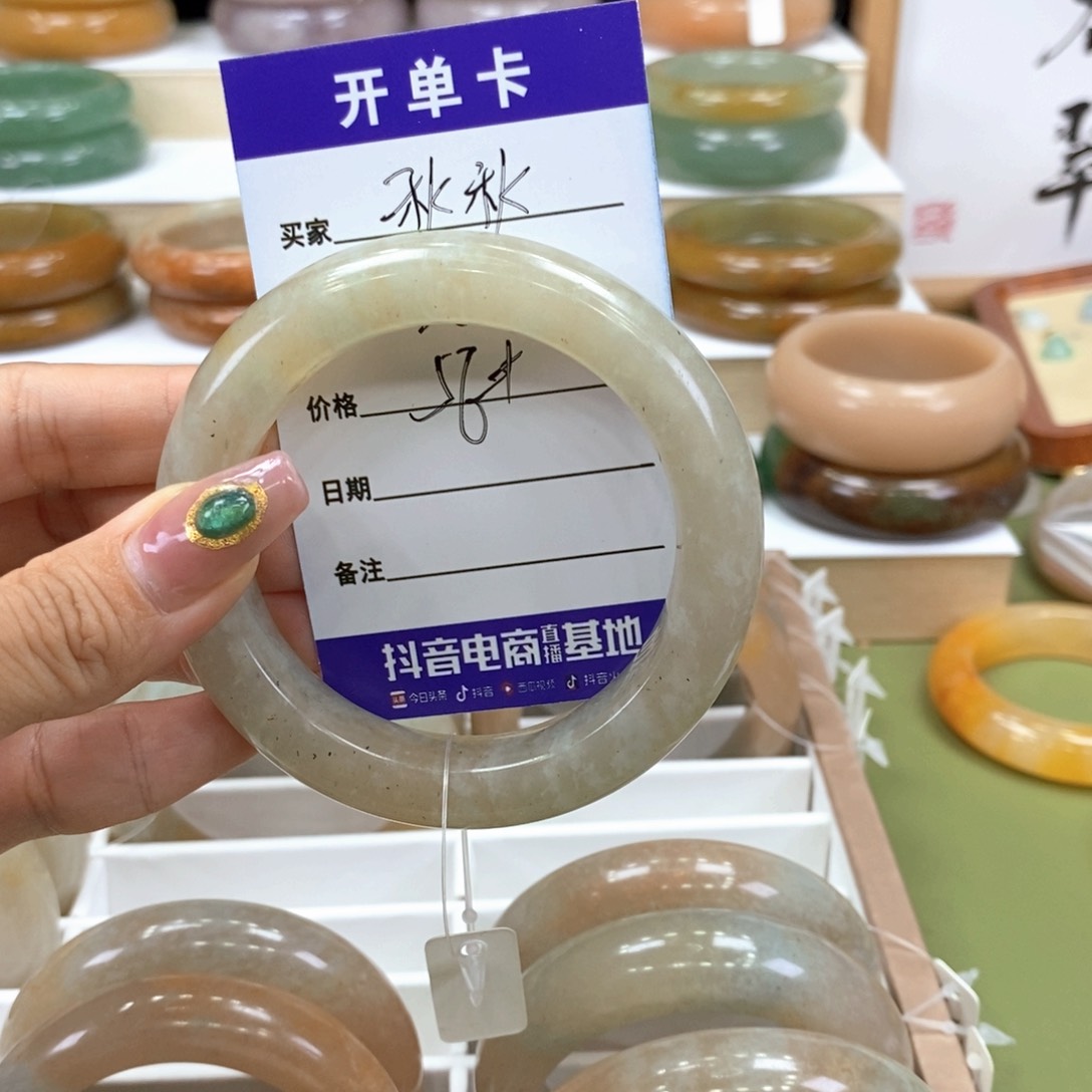 秋***h石英岩玉手镯未镶嵌