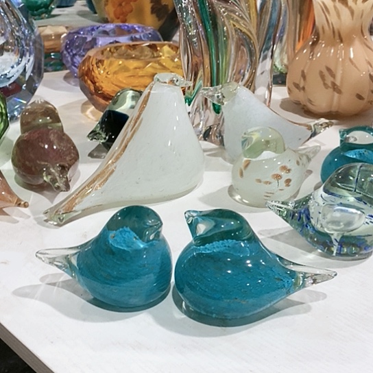 琉璃成对的蓝色小鸟琉璃花