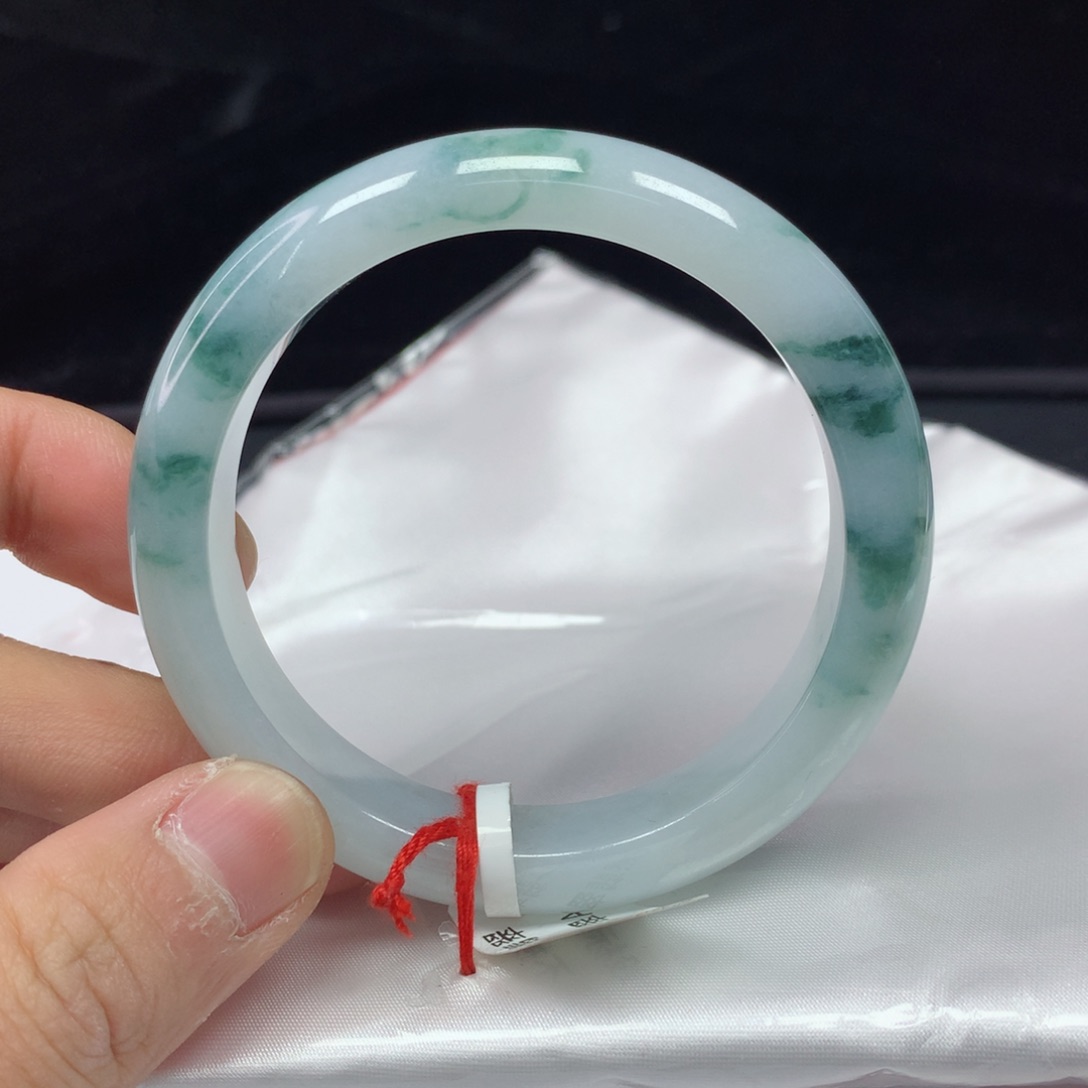 翡翠手镯（圆镯）未镶嵌53.6