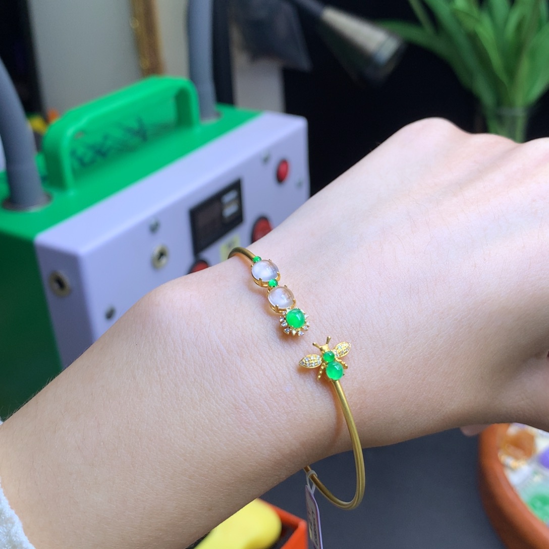 翡翠18K金镶嵌颈饰