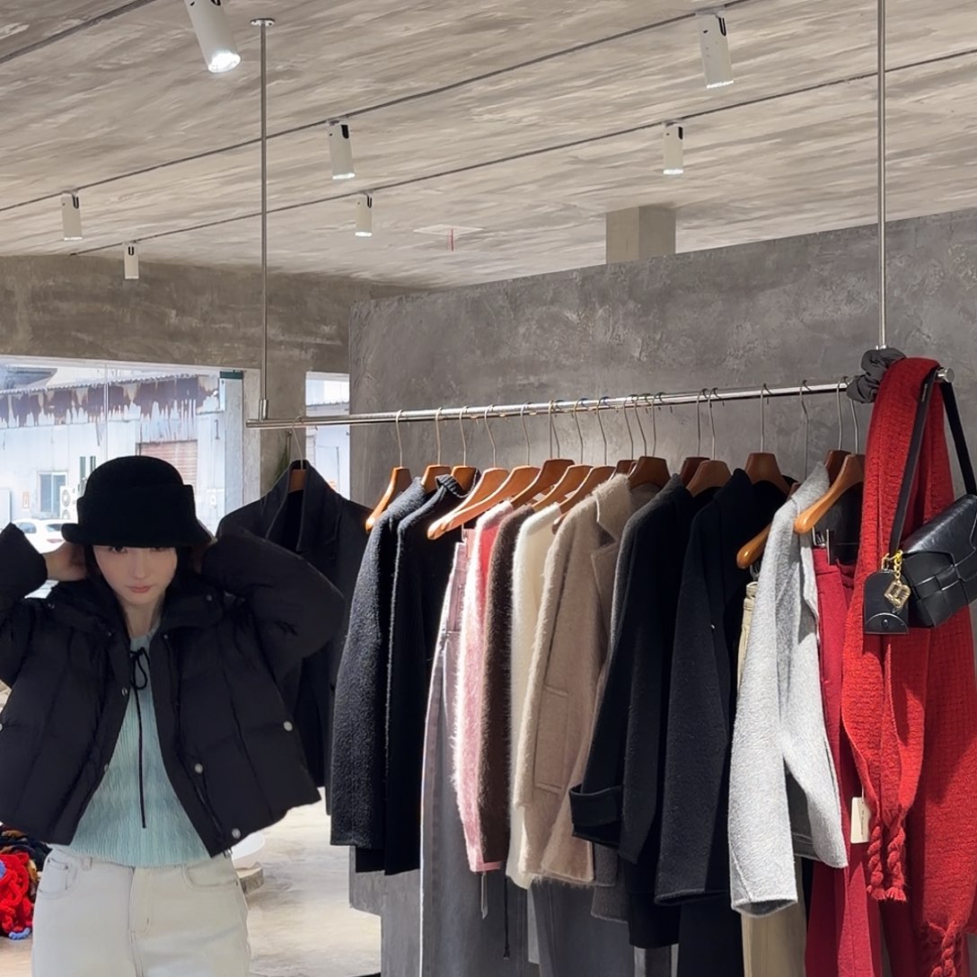 白色牛仔烟管九分裤