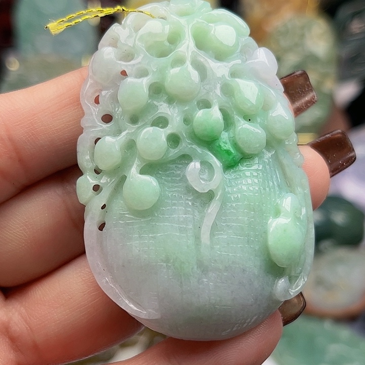 翡翠未镶嵌颈饰挂件