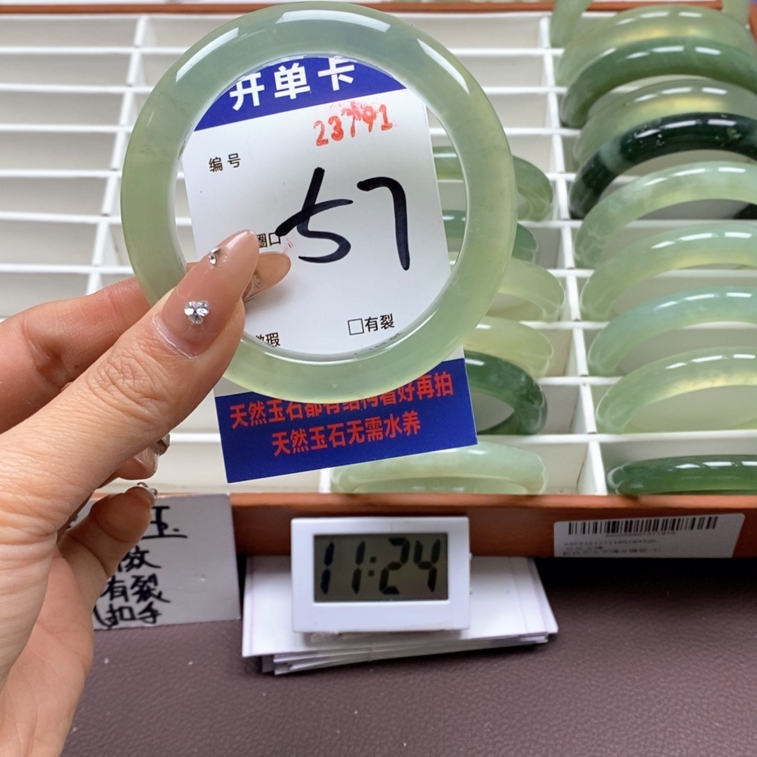 蛇纹石玉手镯未镶嵌