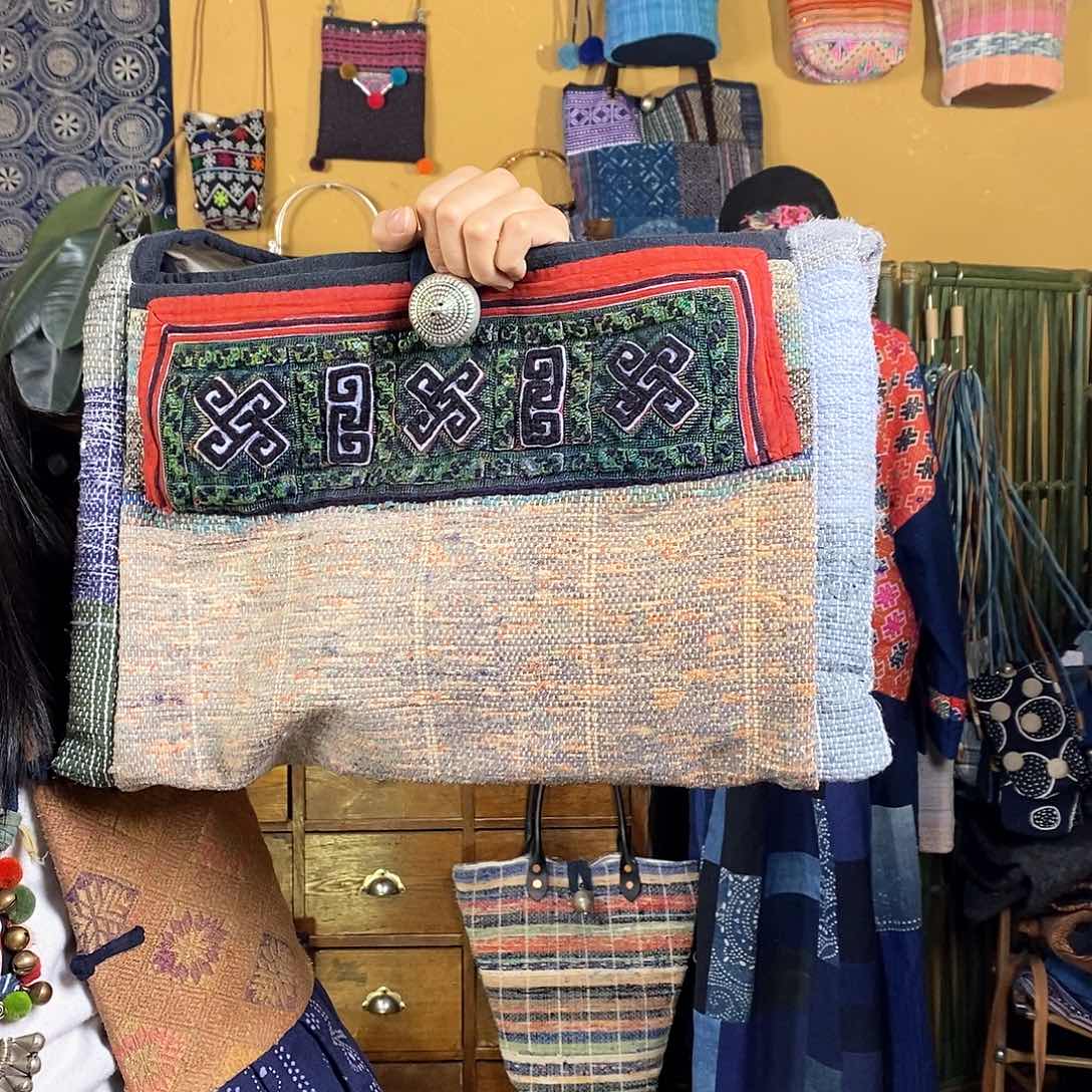 织绣手工制作老绣包包