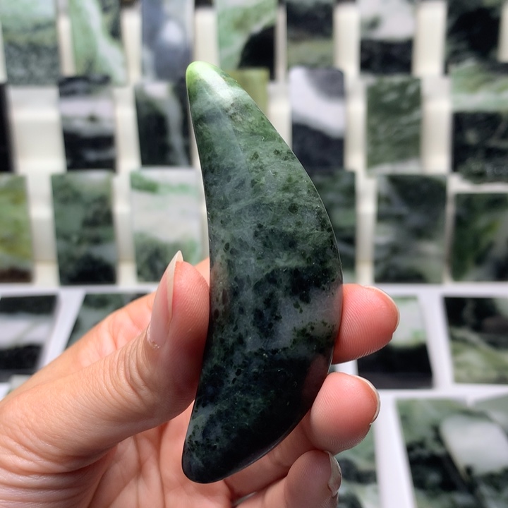 独山玉颈饰未镶嵌