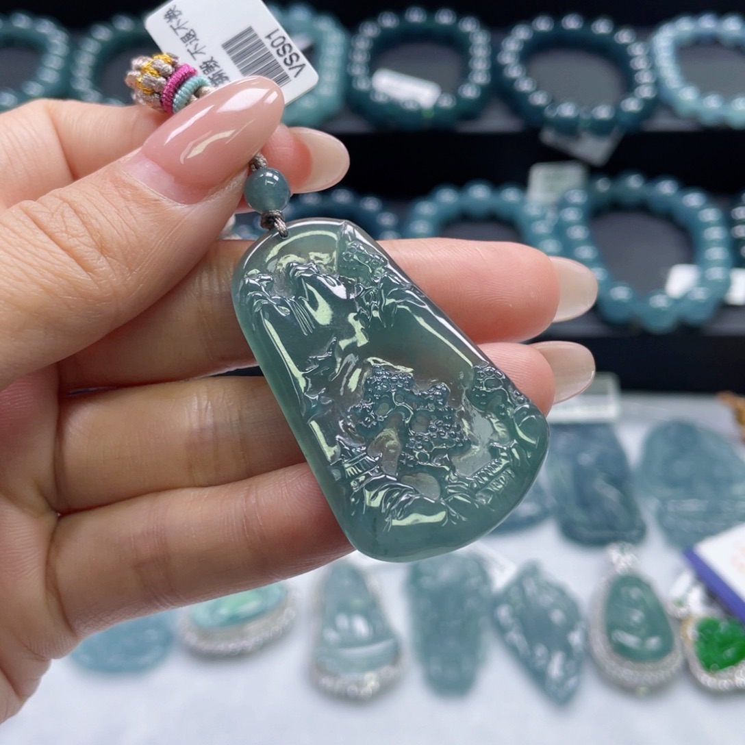 翡翠未镶嵌颈饰山水