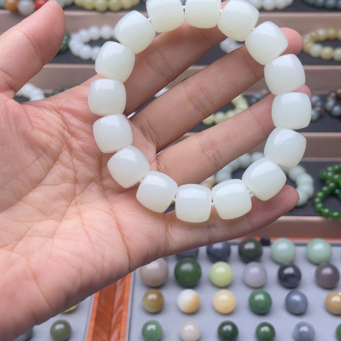 和田玉手链未镶嵌且末金山白卡14