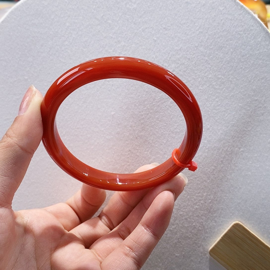 玛瑙/玉髓手镯未镶嵌61.5