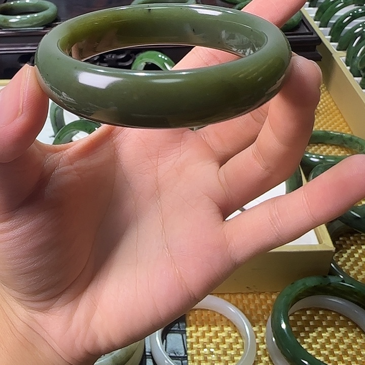 未镶嵌手镯和田玉