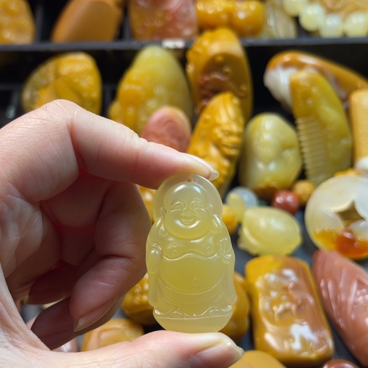 姜***叔石英质玉未镶嵌颈饰