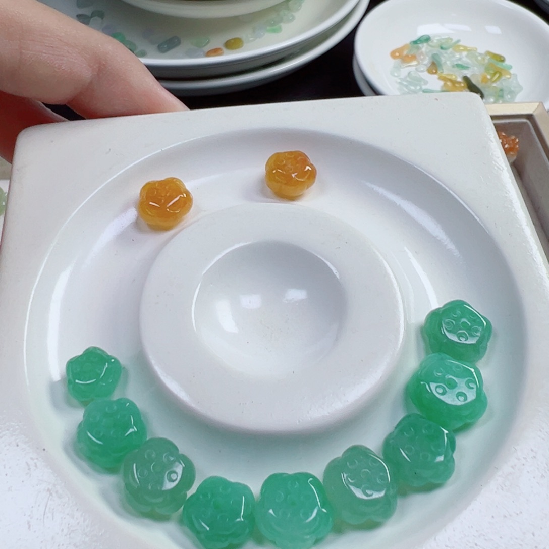 散珠翡翠莲花珠一颗