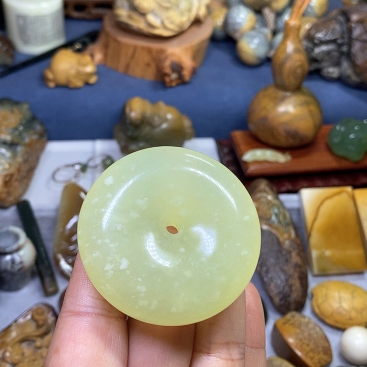 蛇纹石玉把件未镶嵌