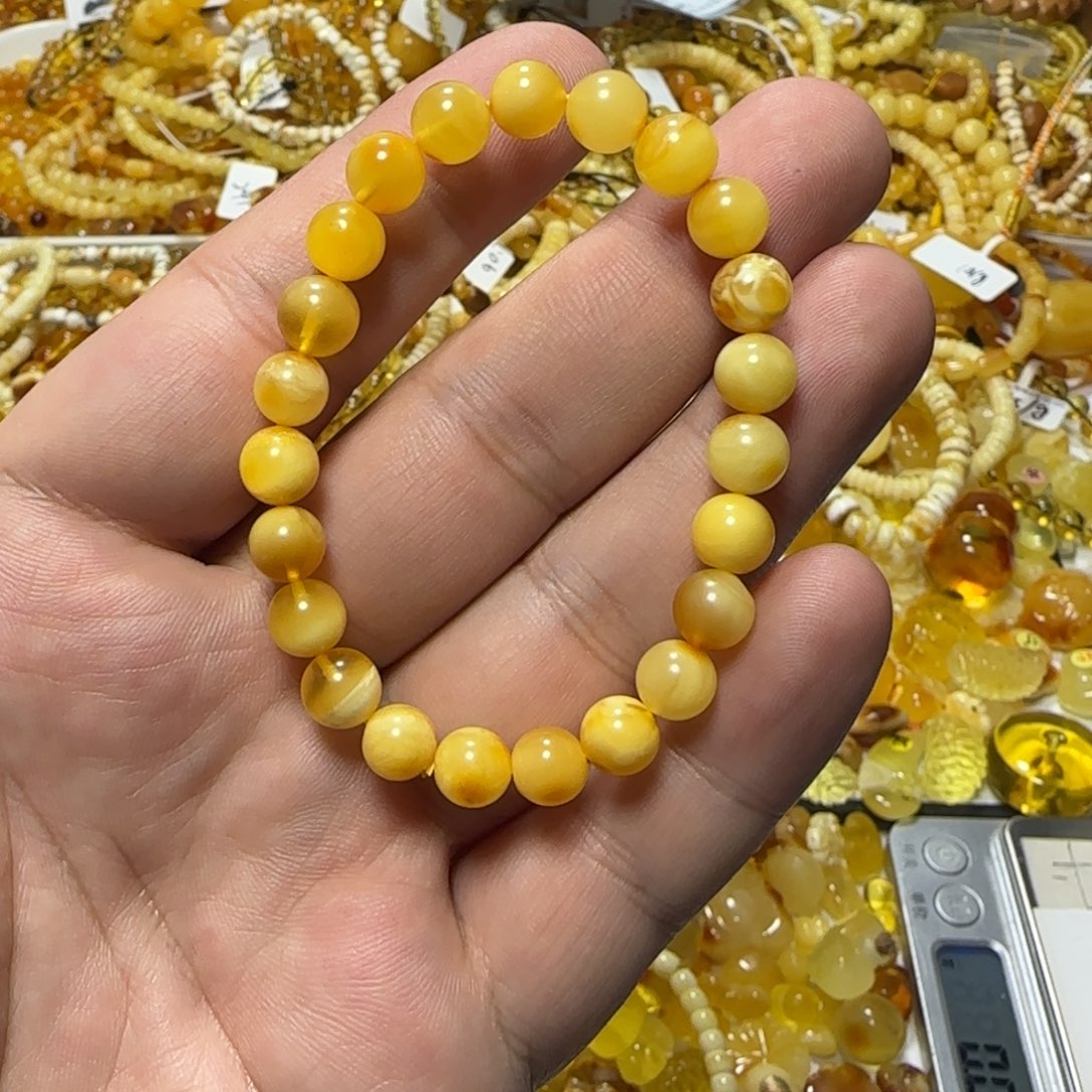 琥珀未镶嵌裸石5.8微瑕7.4mm