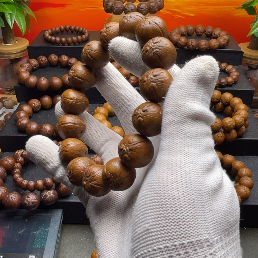 王****手串紫金鼠18尺寸纯圆加三通