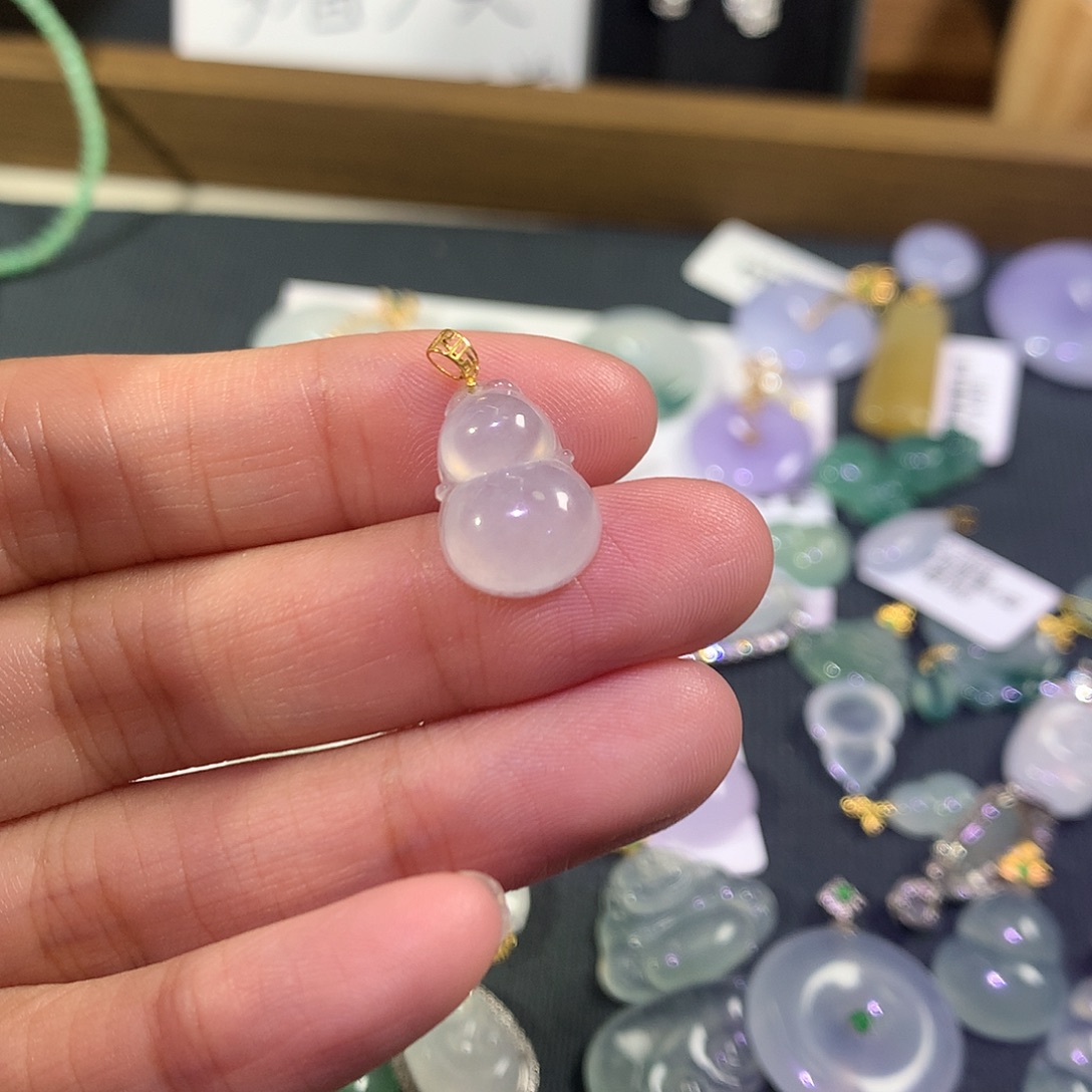 翡翠18K金镶嵌颈饰白冰葫芦