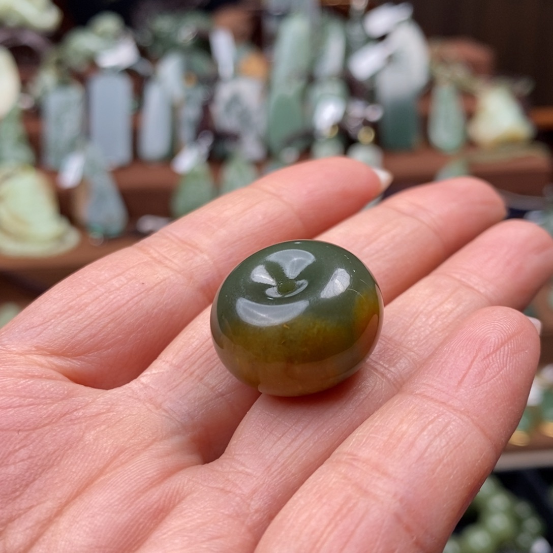 吴***旋和田玉未镶嵌挂件