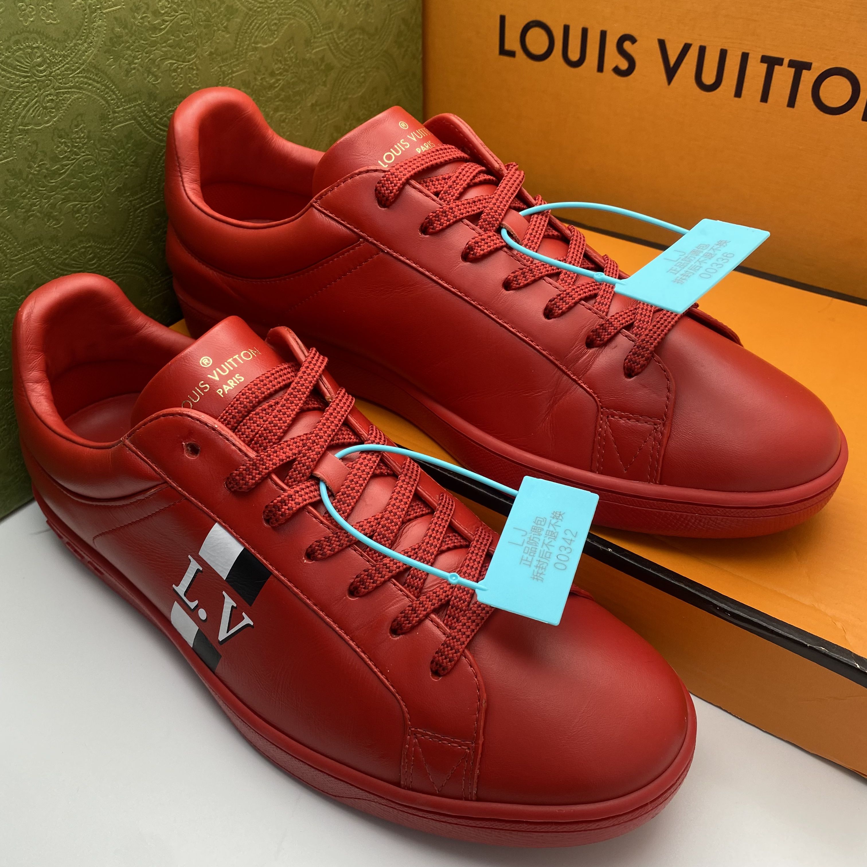 95新 LouisVuitton/路易威登 40.5欧码/红色皮面白色侧标休闲板鞋