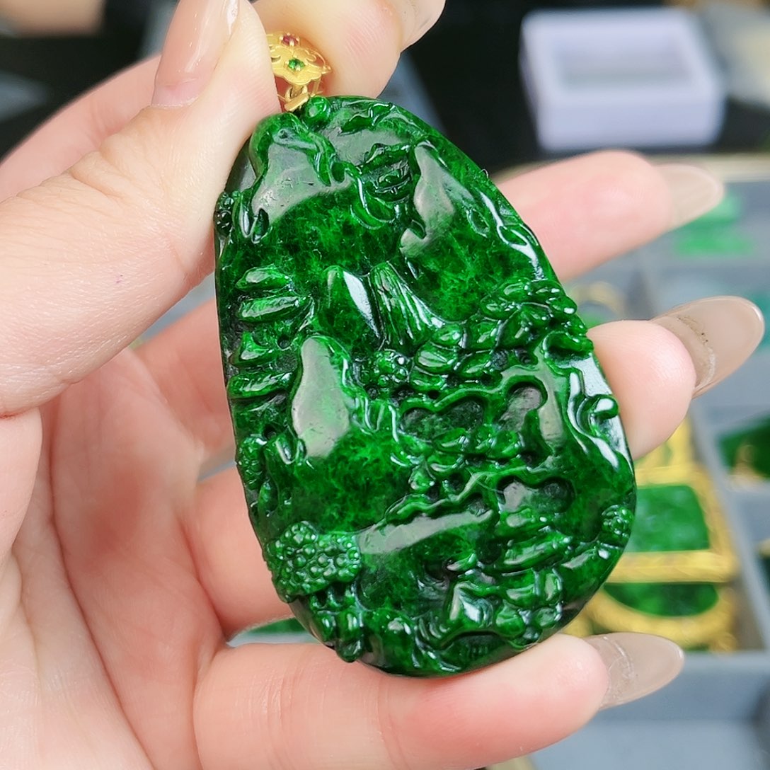 翡翠颈饰18K金镶嵌吊坠