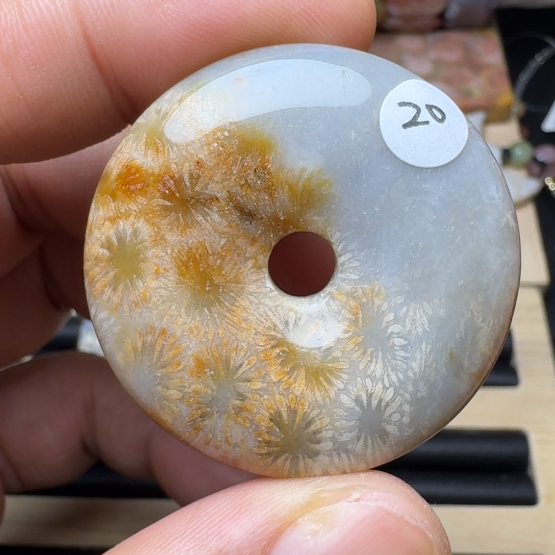 未镶嵌纯天然色有机玉石保真色硅化玉