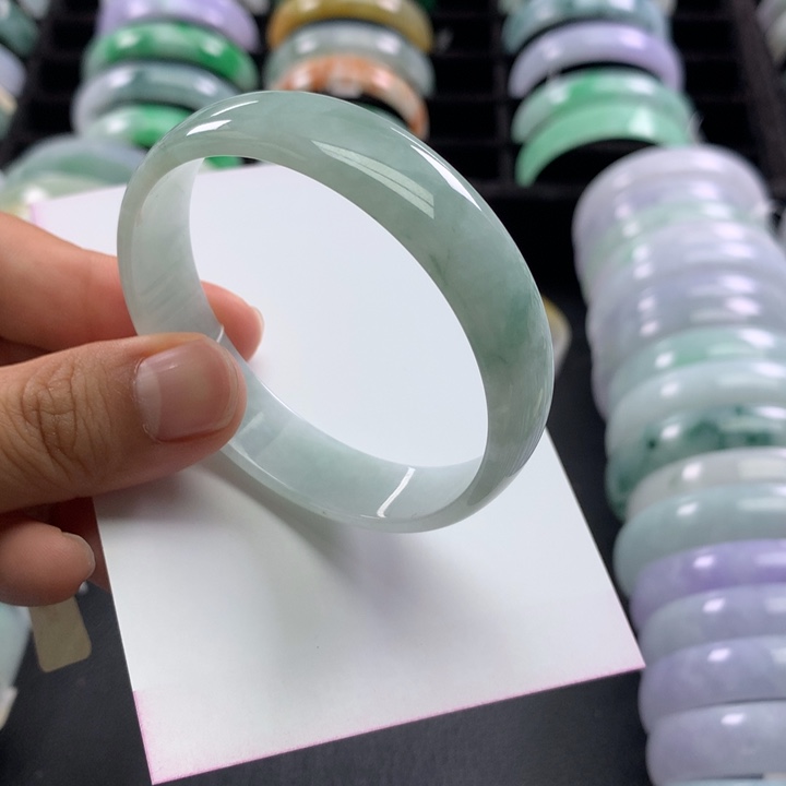 翡翠未镶嵌手镯公主