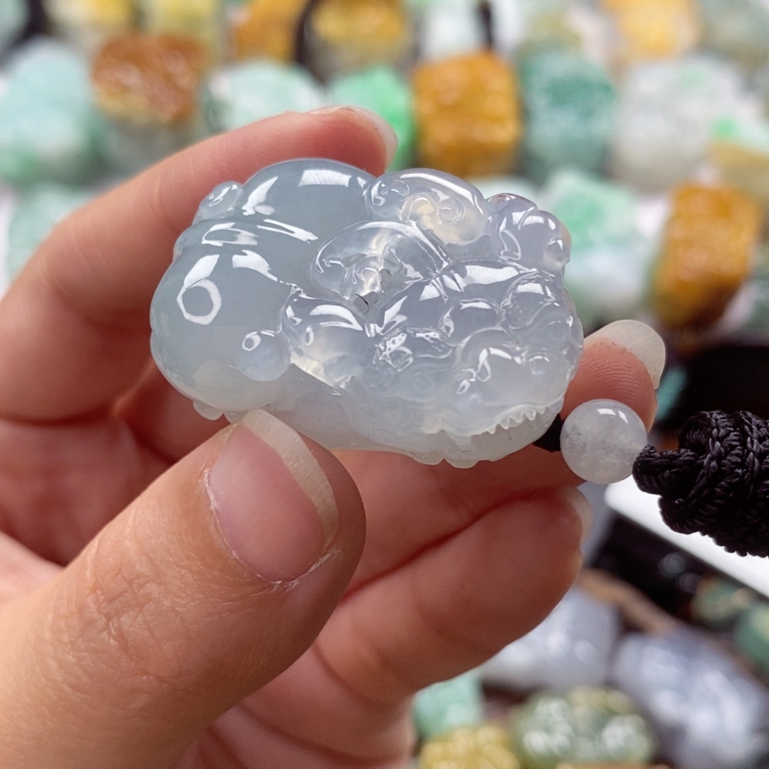 翡翠未镶嵌颈饰貔貅