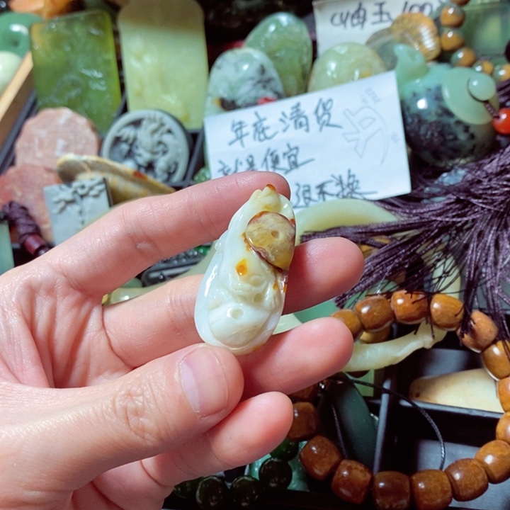 蛇纹石玉颈饰未镶嵌
