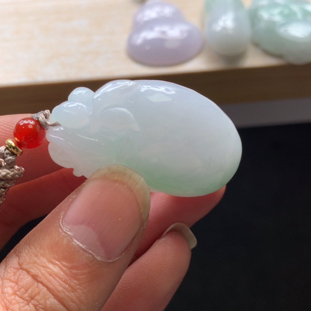 翡翠未镶嵌颈饰吊坠