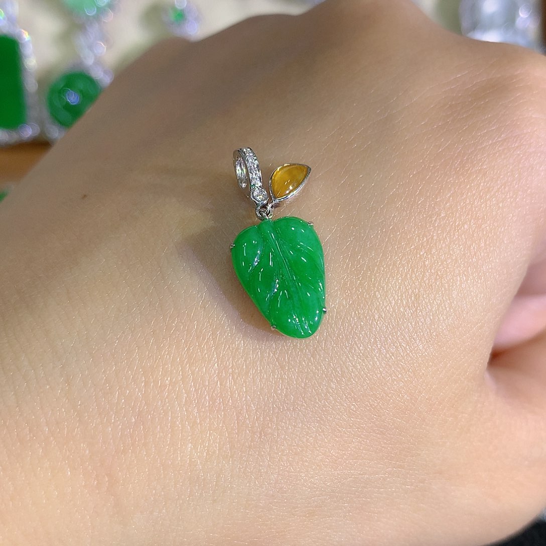 翡翠18K金镶嵌颈饰叶子