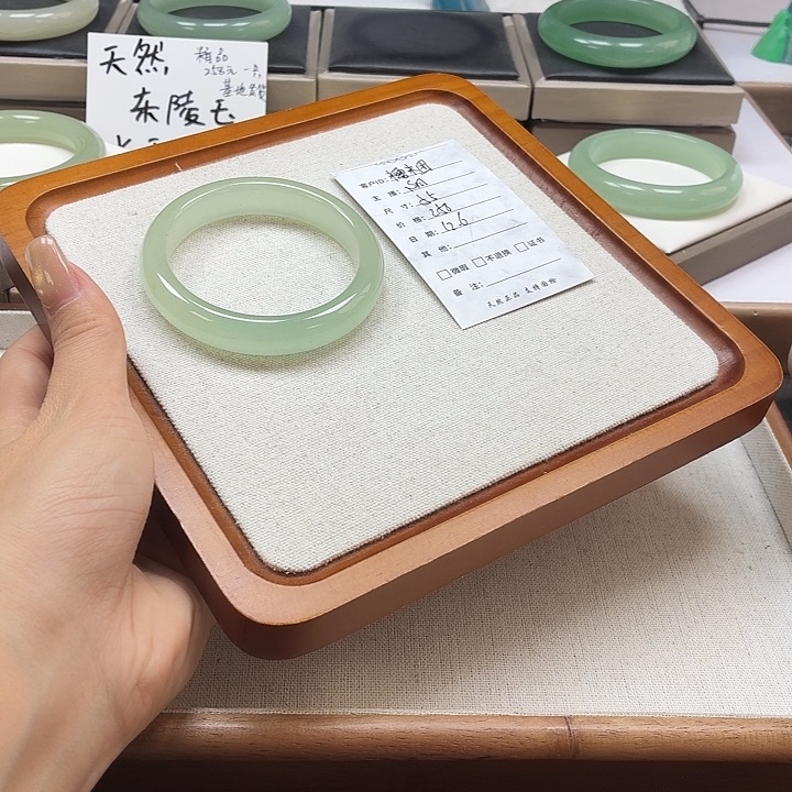 糯***团石英质玉未镶嵌手镯