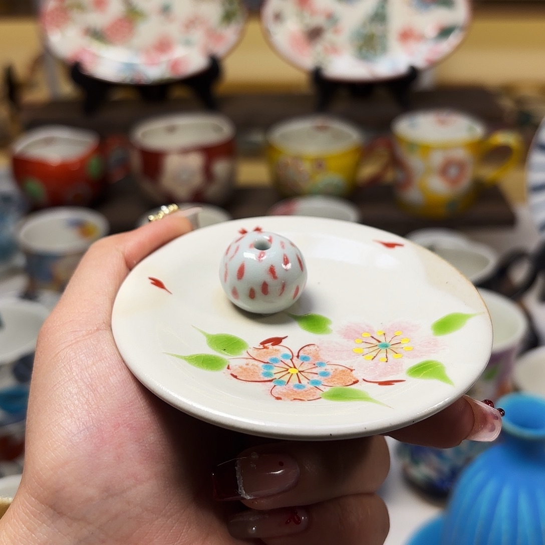 陶 香插     一个 