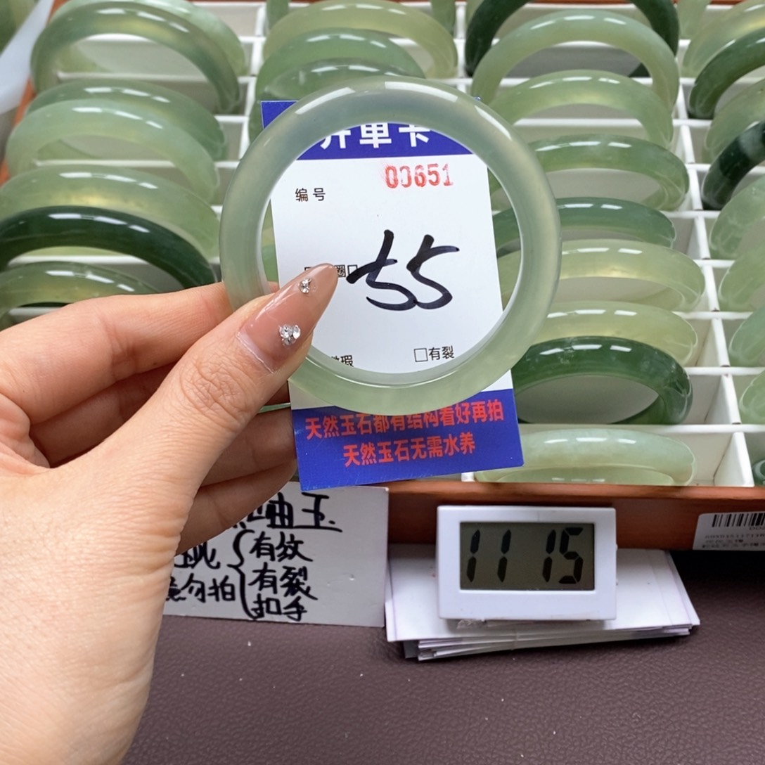 蛇纹石玉手镯未镶嵌