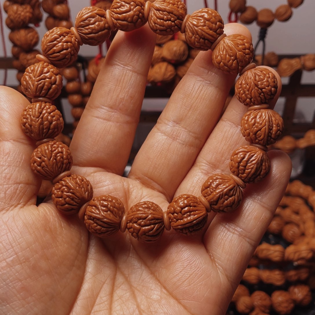 木质类龙纹桃枭手串