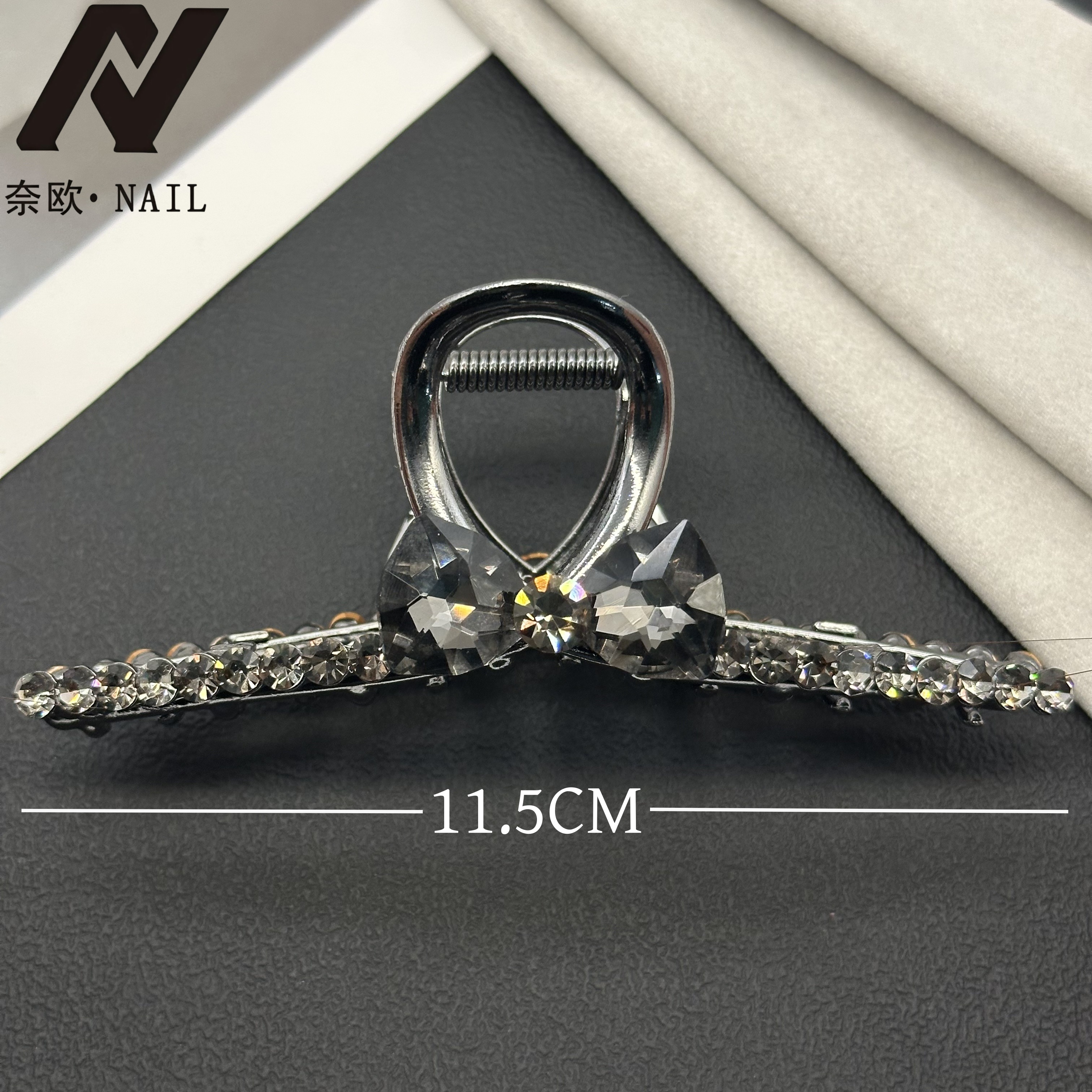 【NAIL·奈欧】设计师系列6359超大钻轻奢大抓夹合金鲨鱼夹高级优雅
