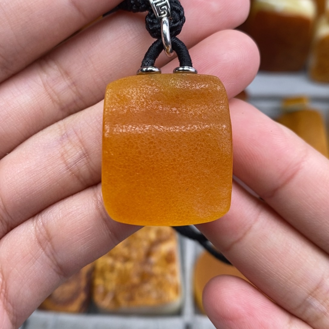 琥珀吊坠(赠链)未镶嵌