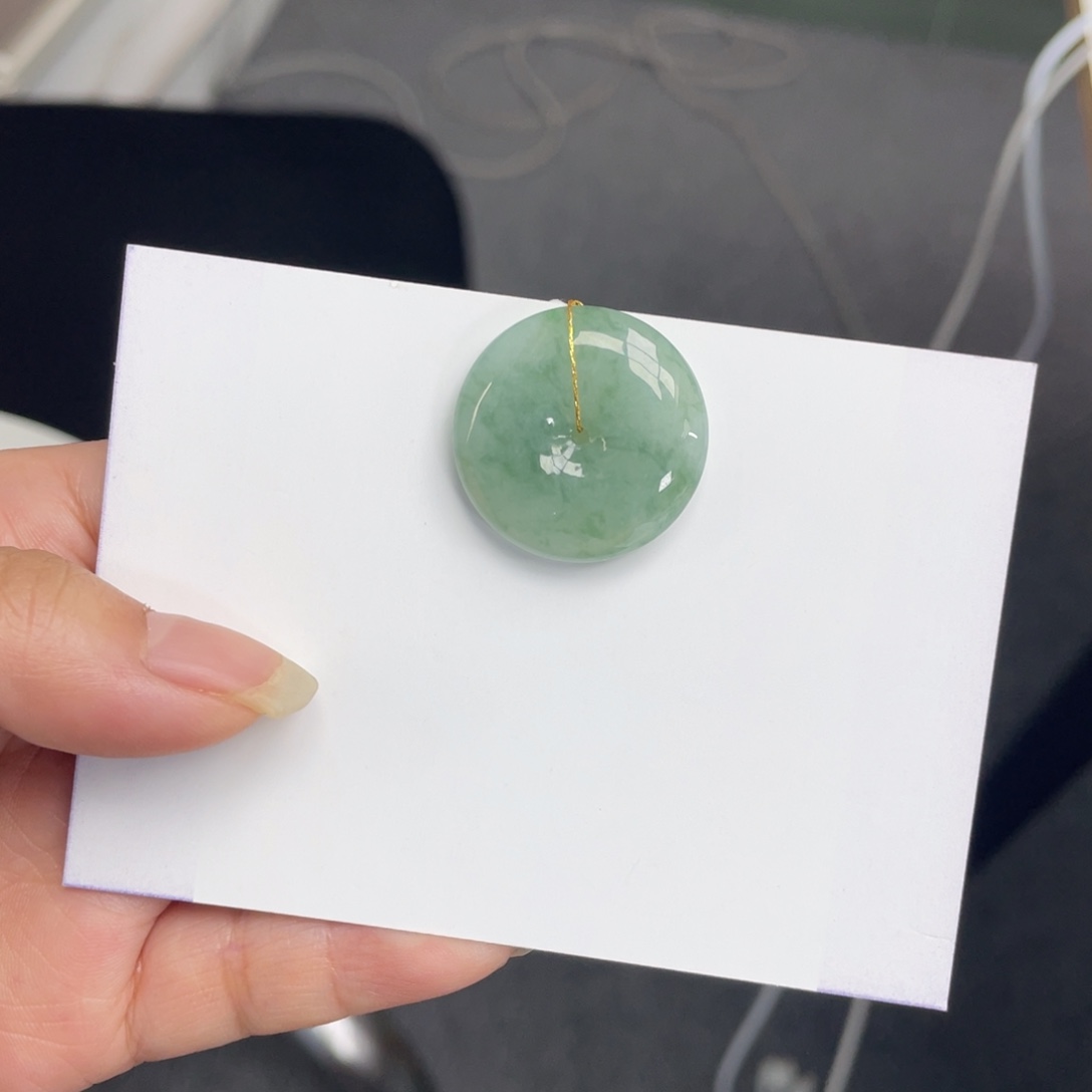 翡翠未镶嵌颈饰平安扣