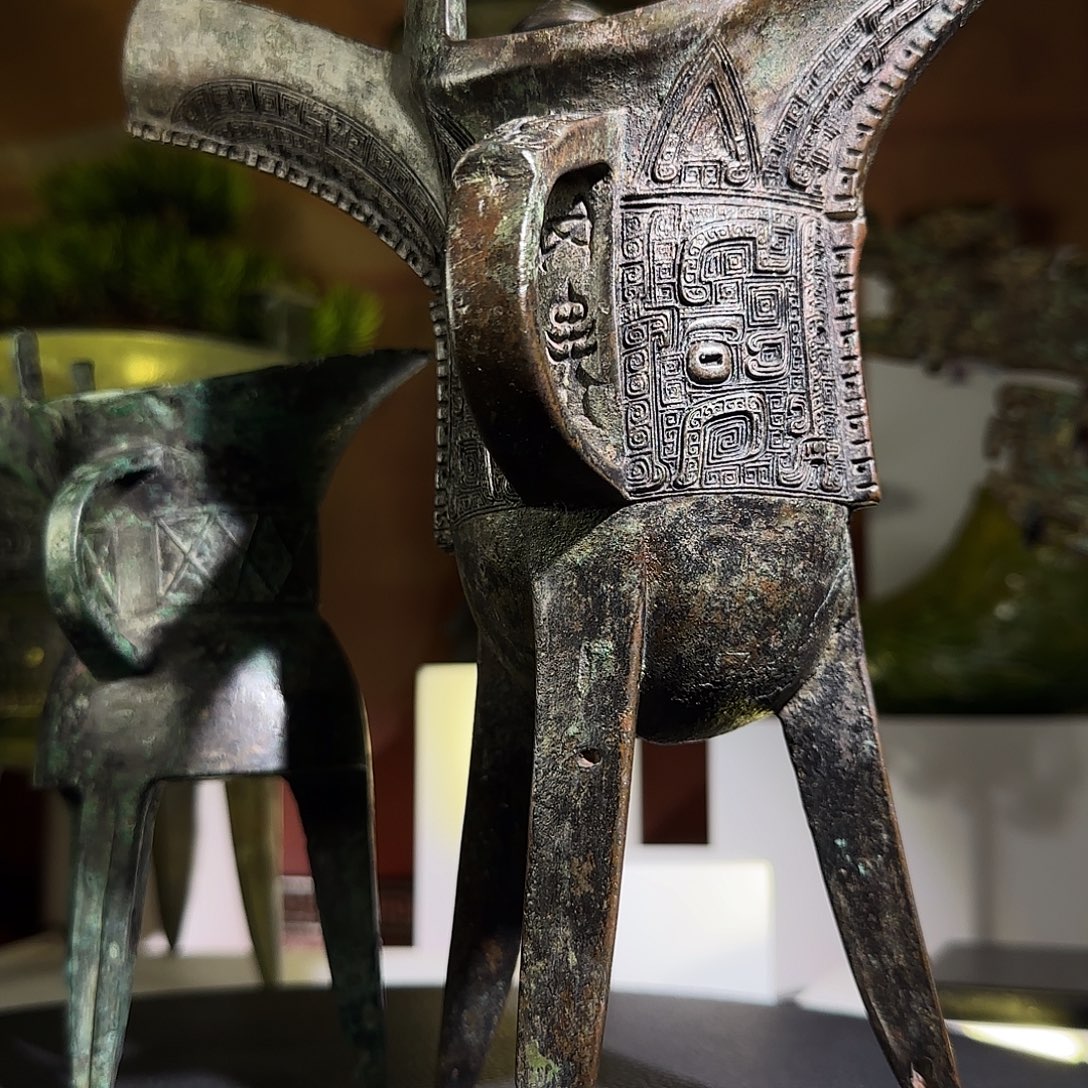 心***源是古铜爵艺术品一件