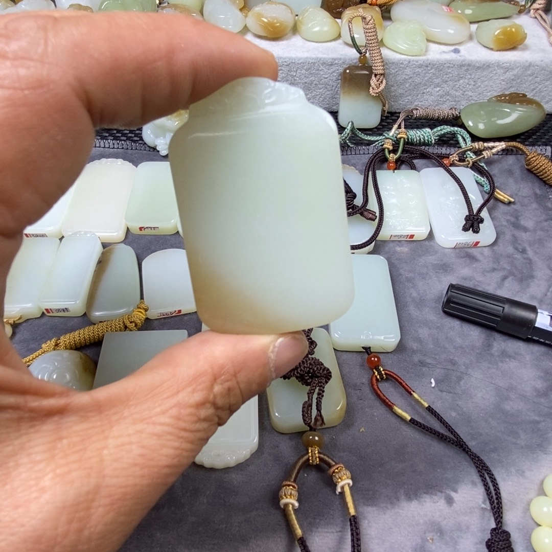 用***2和田玉未镶嵌吊坠(不含链)