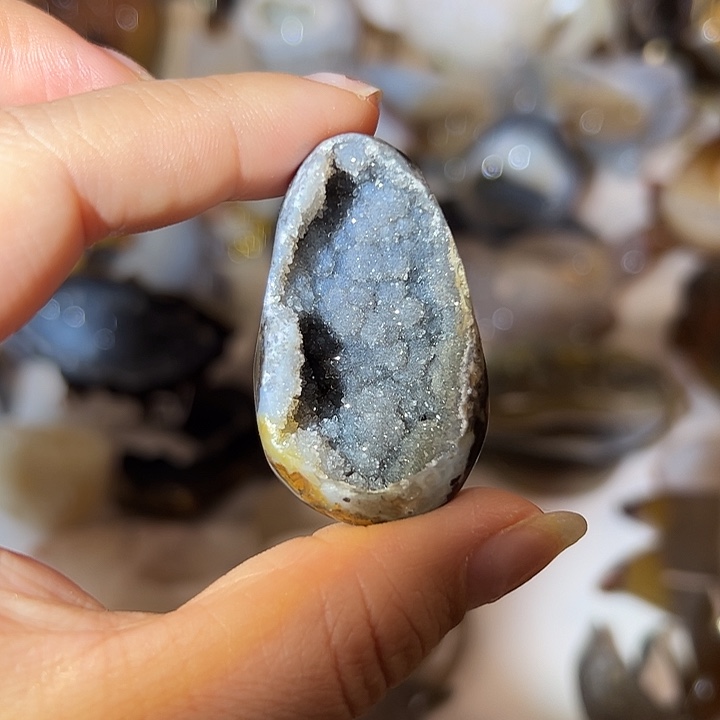 玛瑙/玉髓无未镶嵌九眼龙蛋