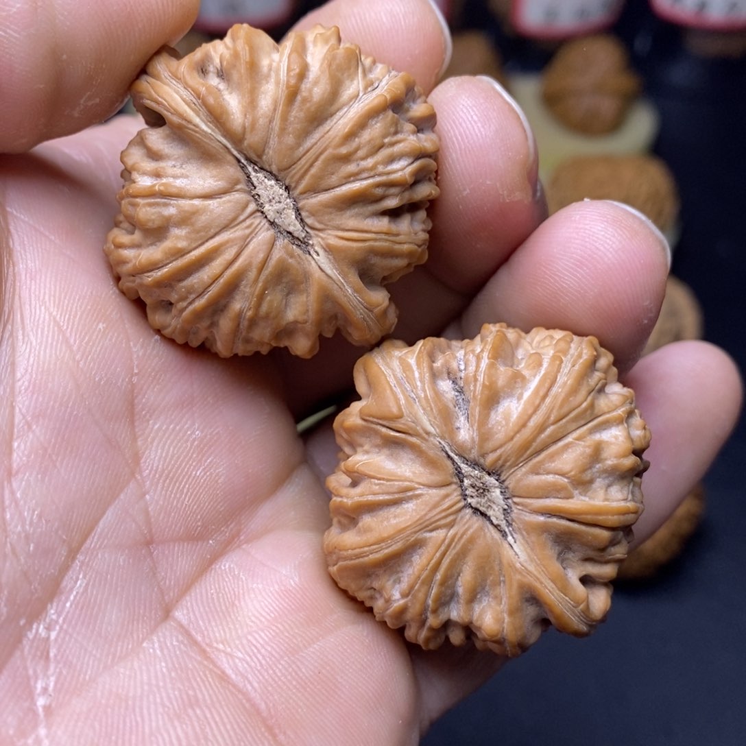 文玩核桃吊坠38.5球白