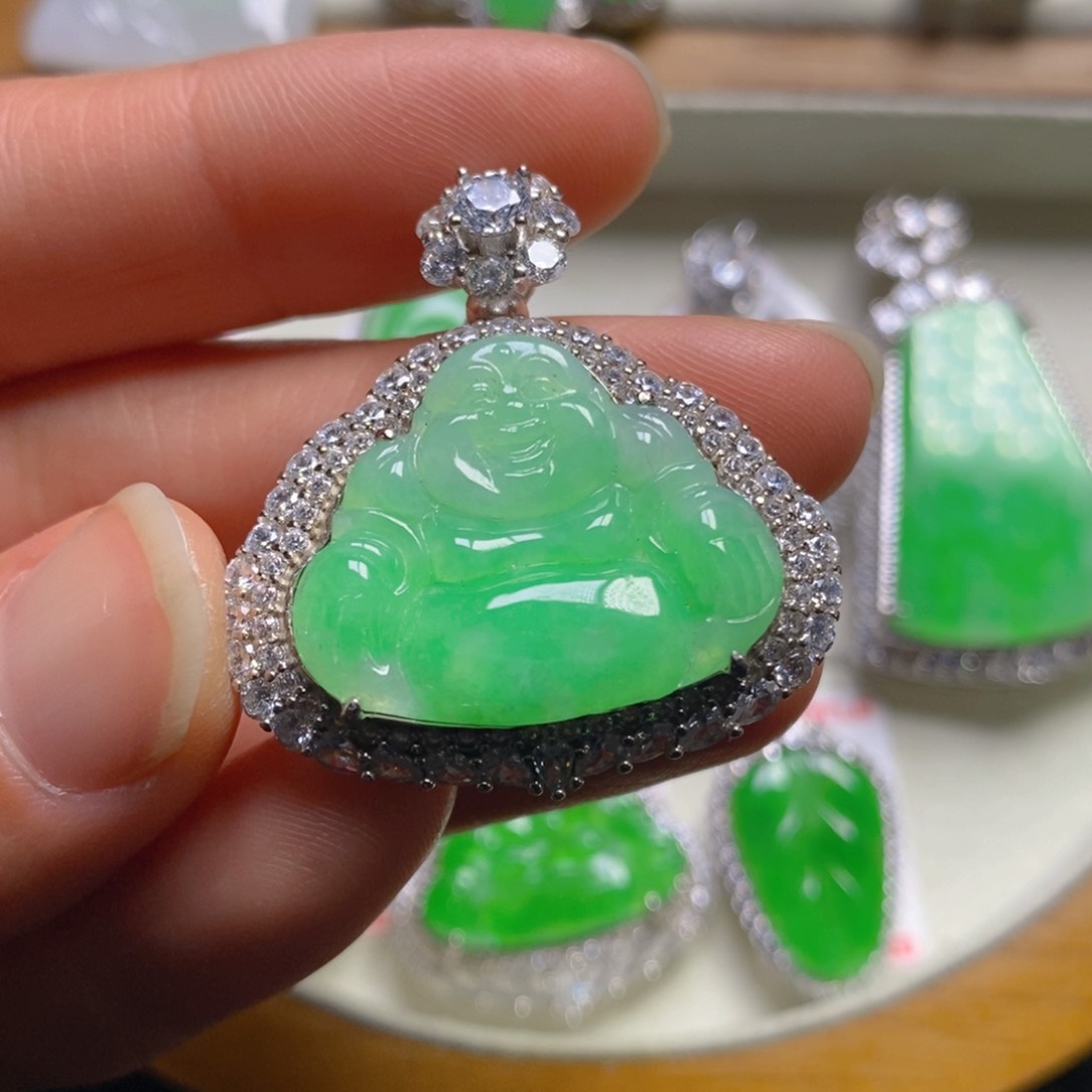 翡翠颈饰银S925镶嵌佛公吊坠