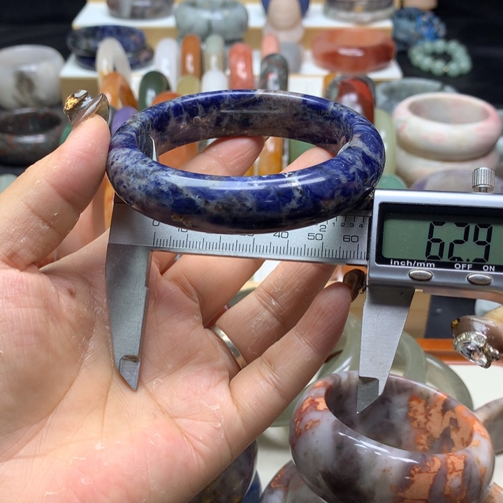 未镶嵌手镯石英质玉