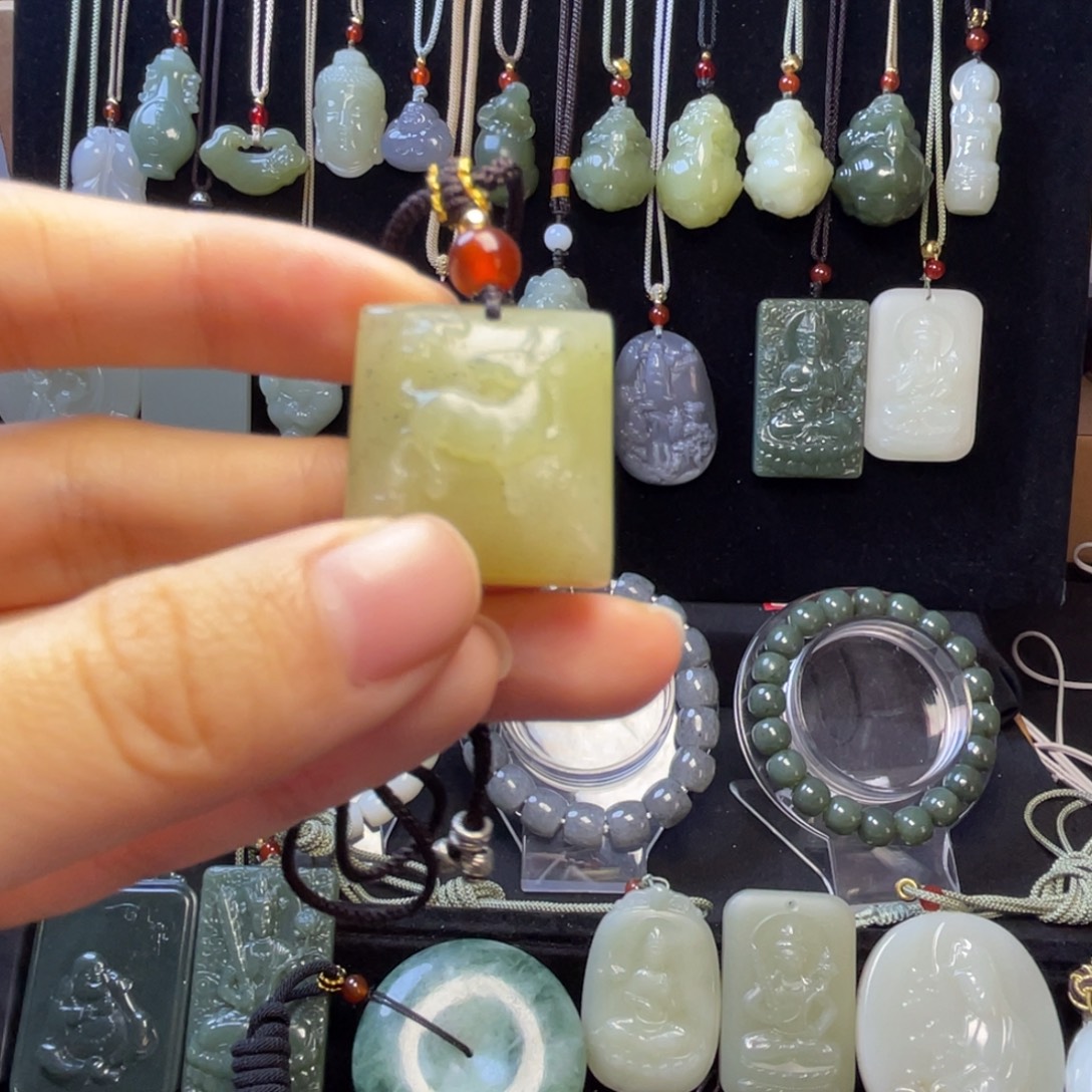 和田玉未镶嵌颈饰