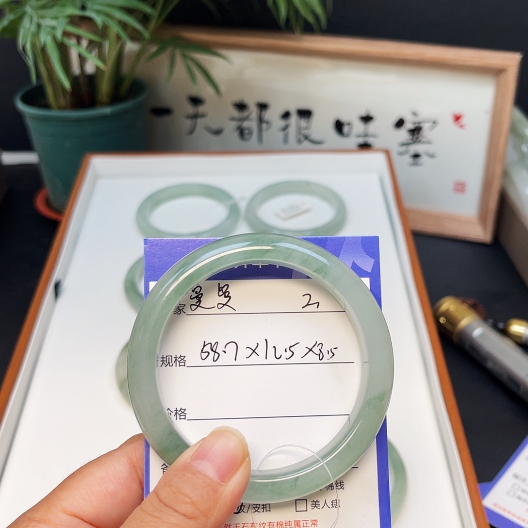 曼***鱼石英质玉（金丝玉）未镶嵌手镯