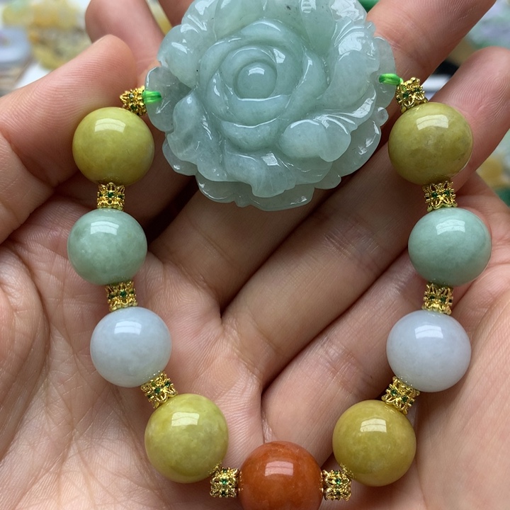 翡翠颈饰未镶嵌翡翠