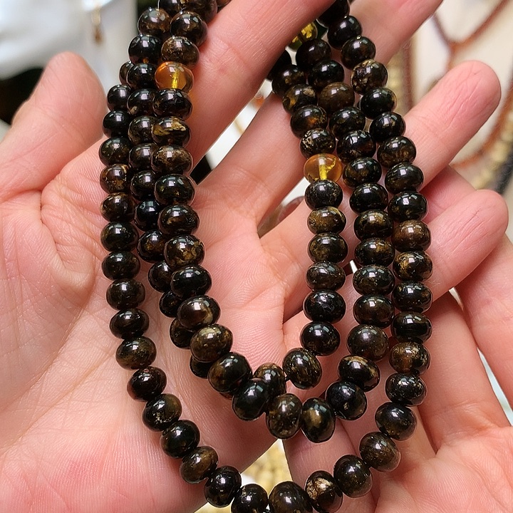 琥珀裸石未镶嵌曼**华抚顺琥珀