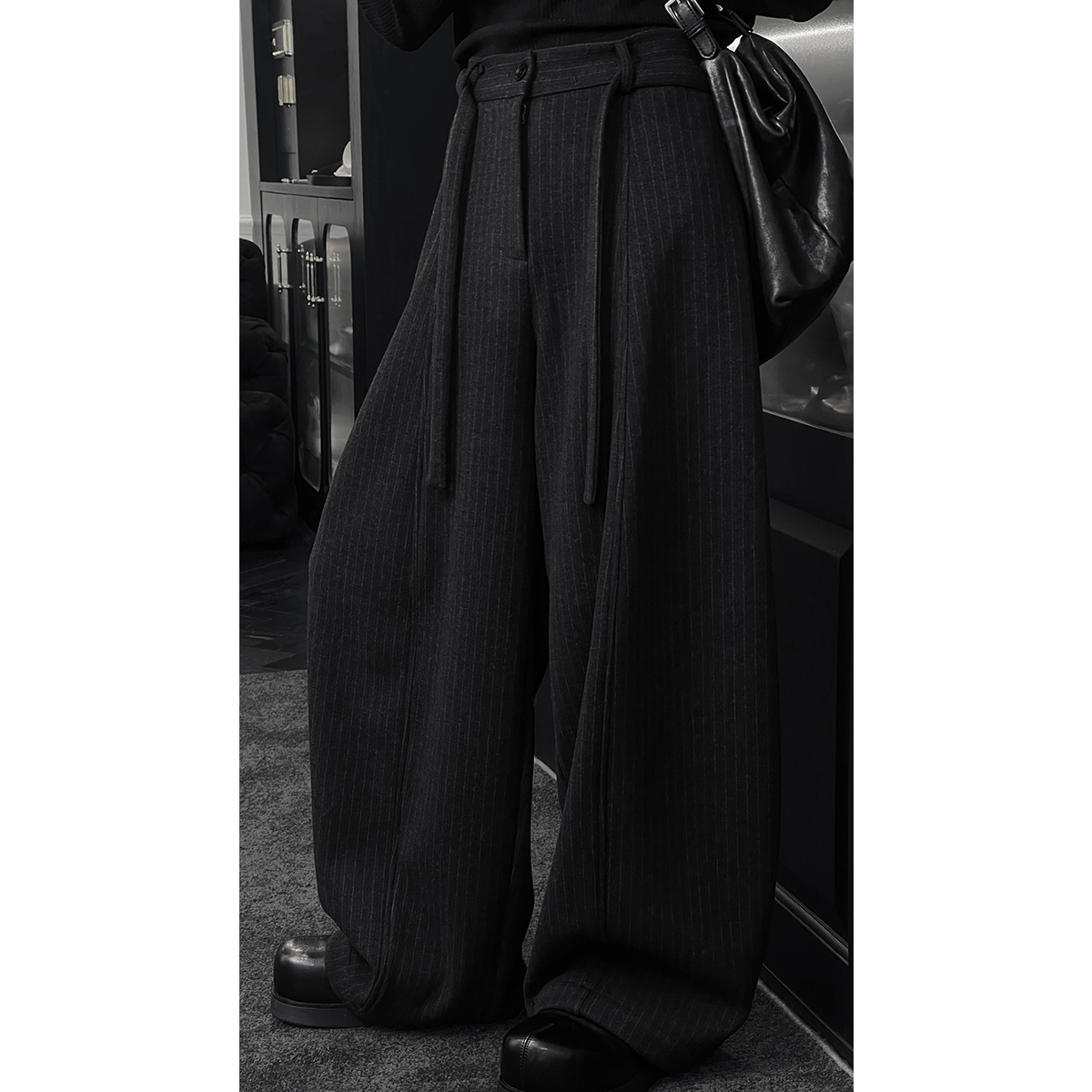 龙叨叨冬季新品复古竖纹设计感宽松垂感厚款廓形百搭抽绳西裤长裤