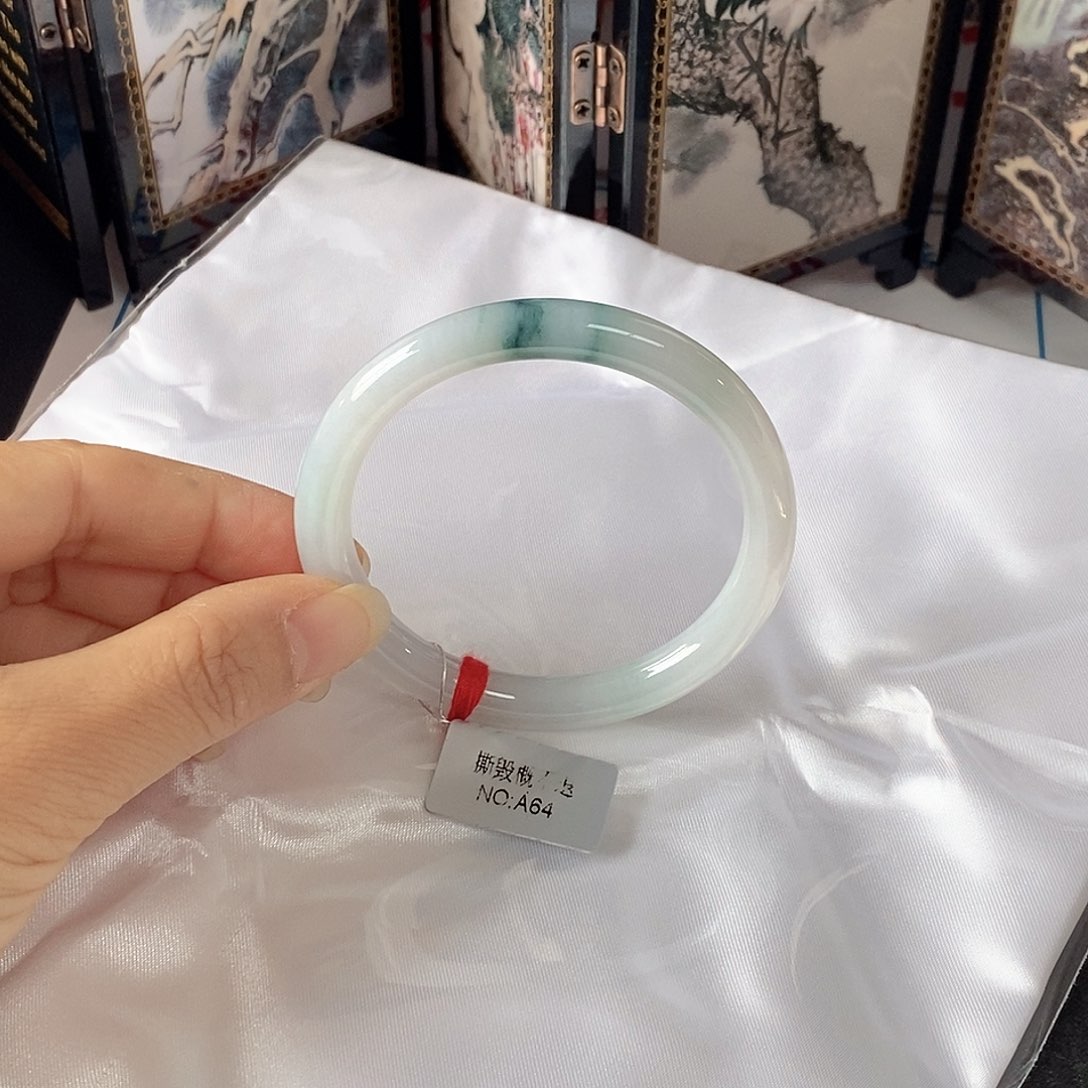 翡翠未镶嵌手镯（圆镯）54