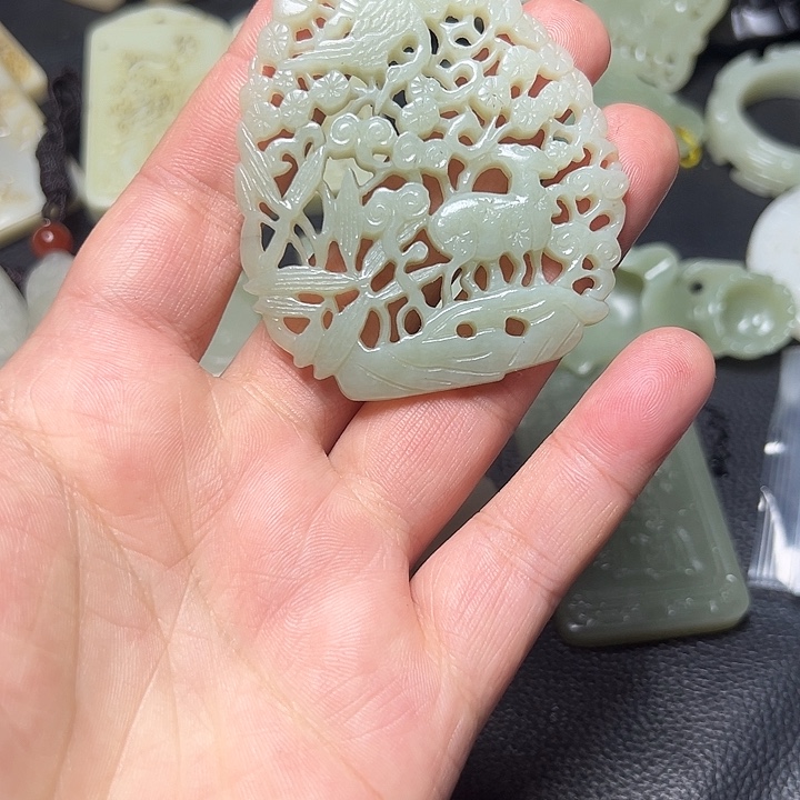 和田玉（糖玉）未镶嵌颈饰