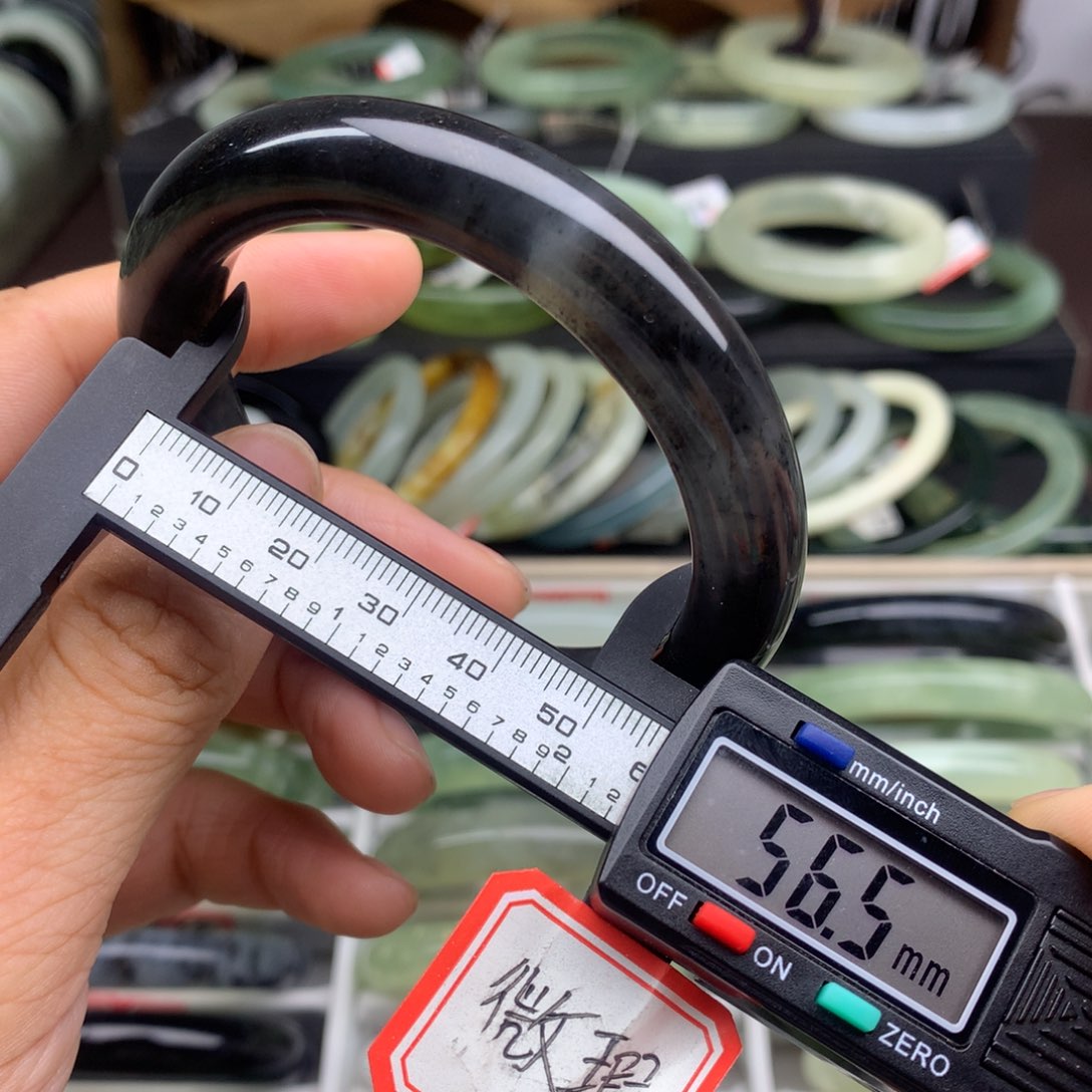 蛇纹石玉未镶嵌手镯557